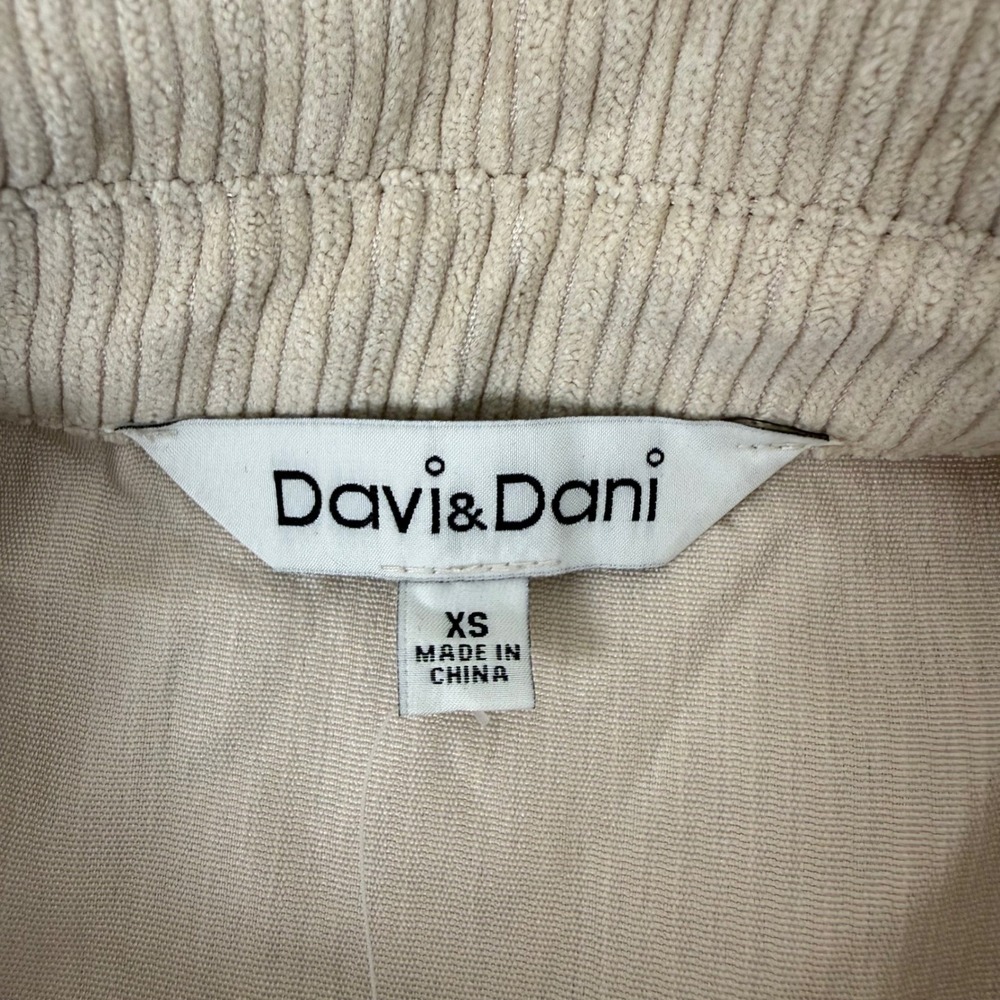 Davi & Dani Beige Corduroy Lace Trim Button Front Shirt Jacket Womens XS NEW - Picture 3 of 9